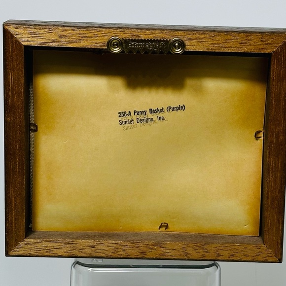 Small Vintage Mid Century Yarn Art Embroidered Box Frame Basket Flower Bouquet - Picture 9 of 9